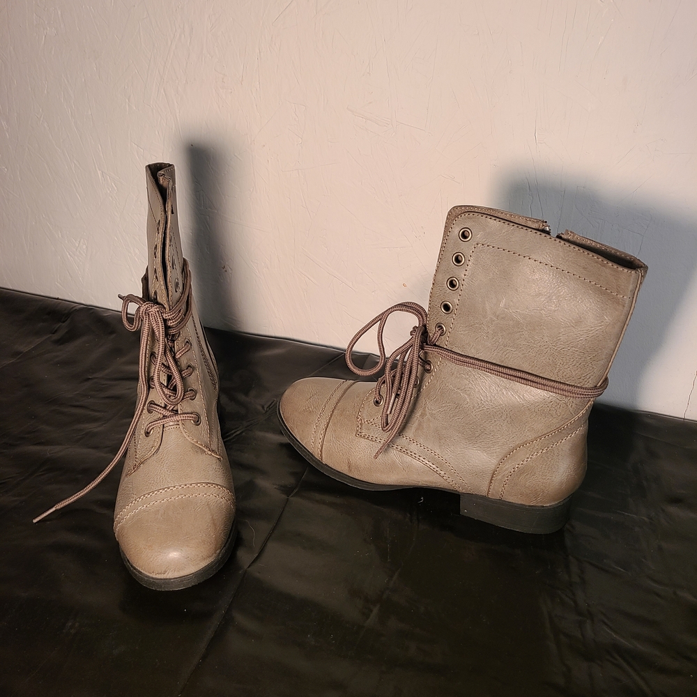 Wild Pair Belfair Grey Combat Boots Zip Lace Faux Leather Cap Toe Women’s 8